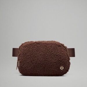 EUC Lululemon Everywhere Belt Bag Fleece- 2L- Brown